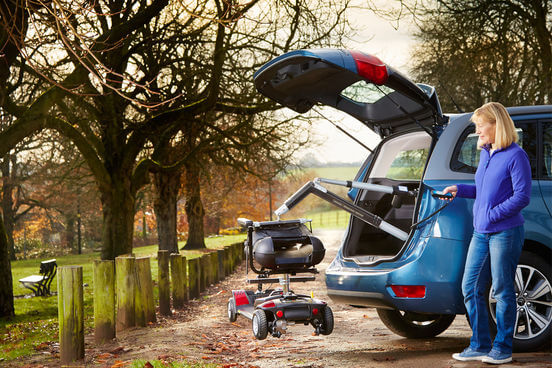 Rollstuhlverladesysteme für Fahrzeuge - Mayr Mobility